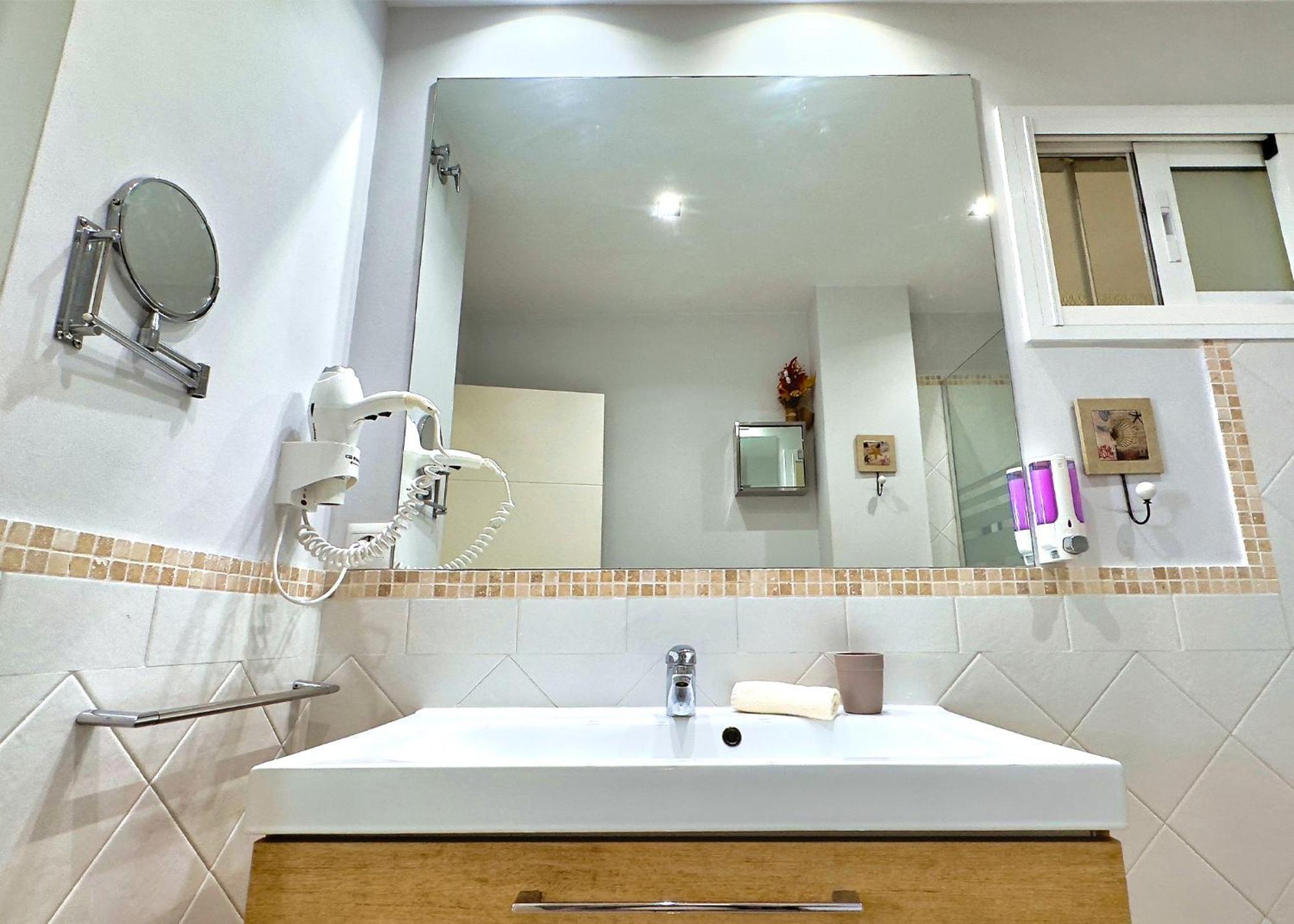 Modern Renovated One Bed In Edificio Apolo Center Apartment *